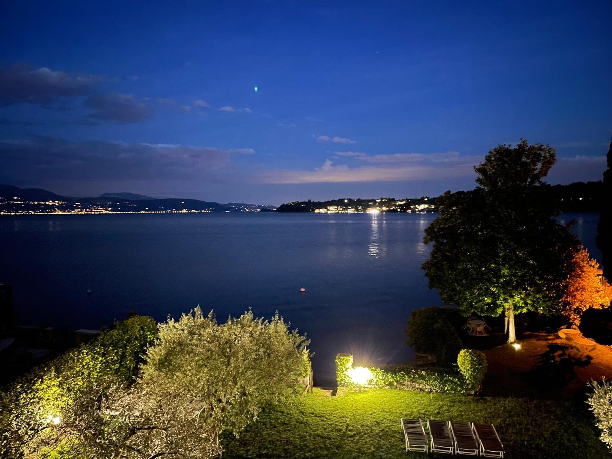 Luxury Lakeside Apartment Right On The Water Salò Екстериор снимка