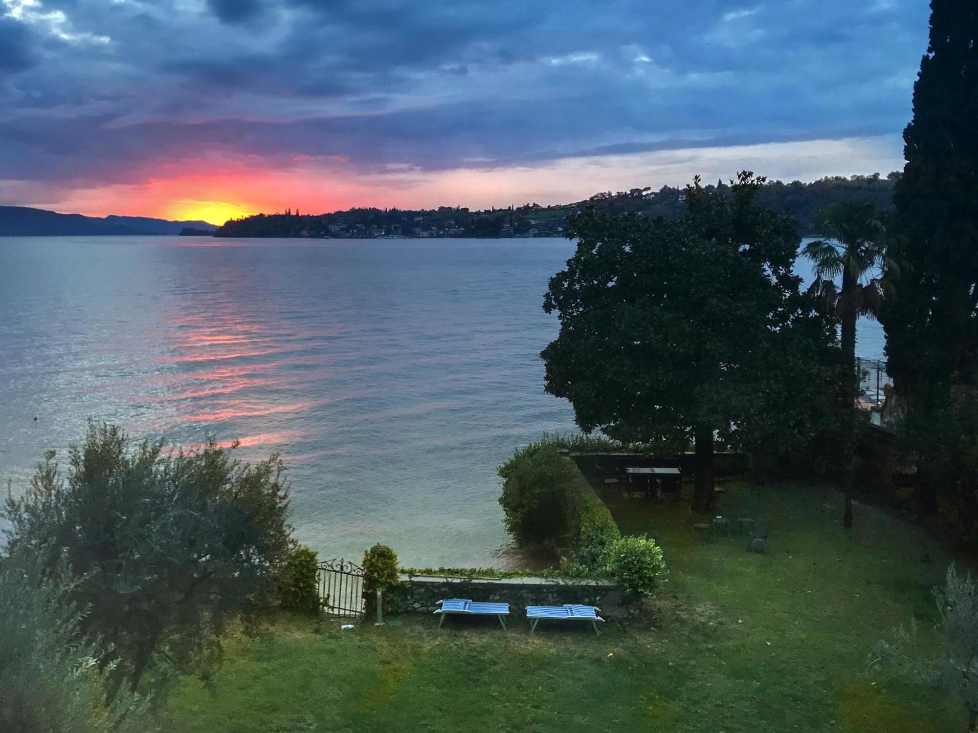 Luxury Lakeside Apartment Right On The Water Salò Екстериор снимка