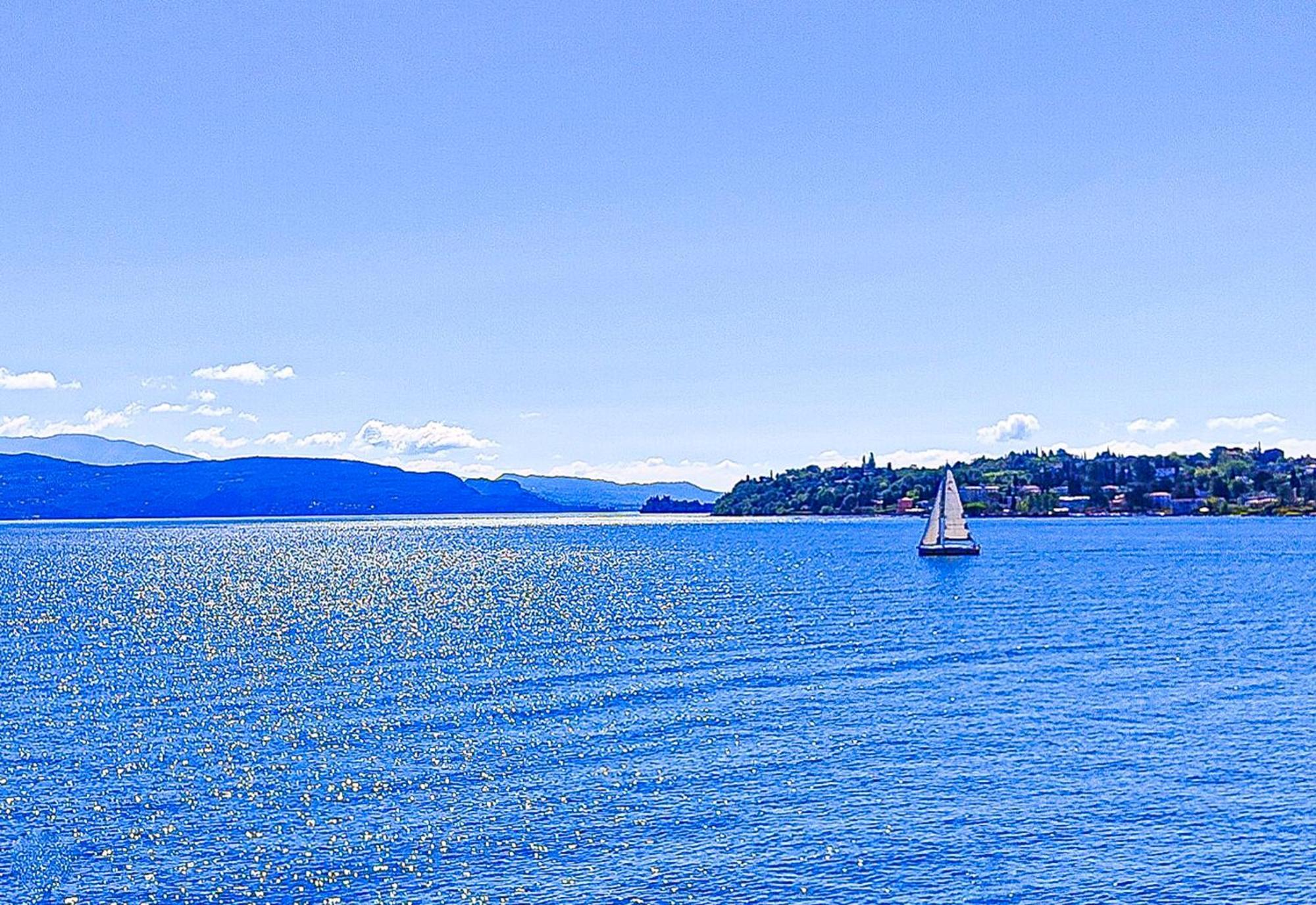 Luxury Lakeside Apartment Right On The Water Salò Екстериор снимка