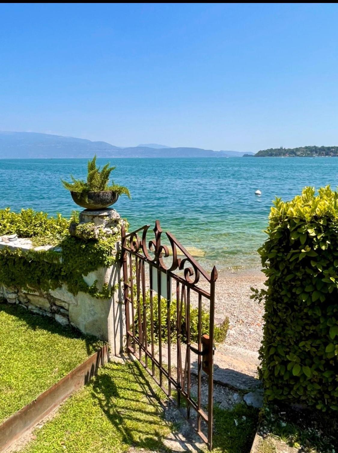 Luxury Lakeside Apartment Right On The Water Salò Екстериор снимка
