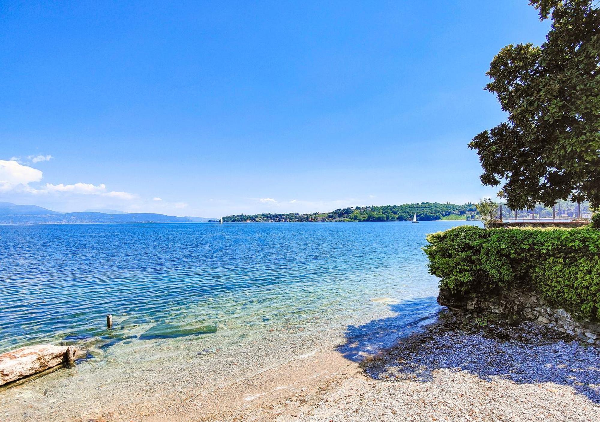 Luxury Lakeside Apartment Right On The Water Salò Екстериор снимка