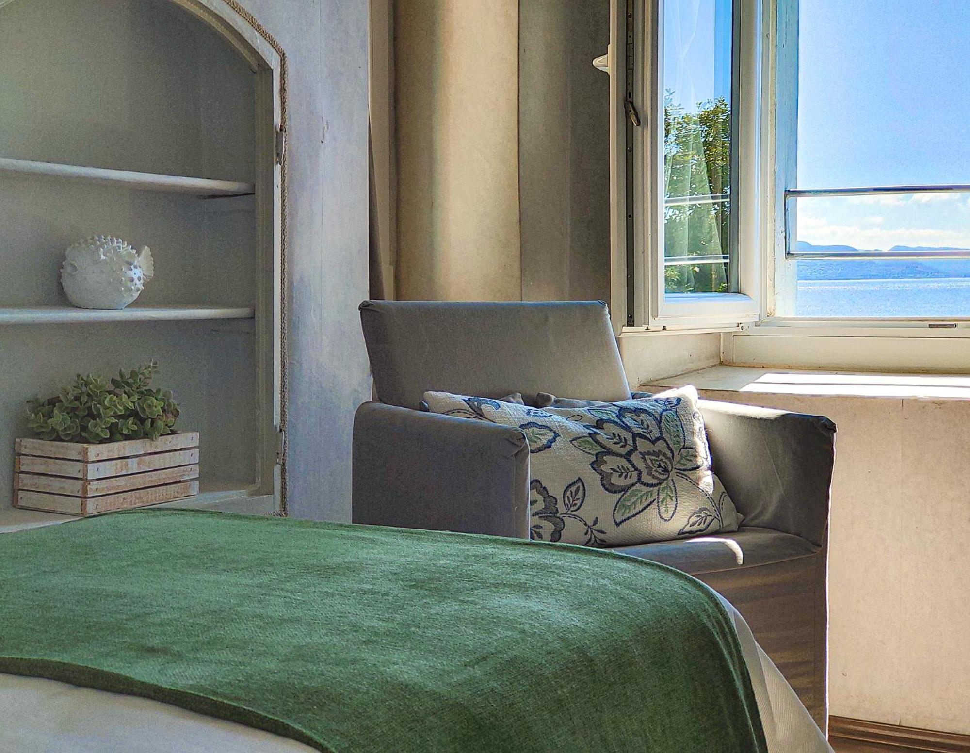 Luxury Lakeside Apartment Right On The Water Salò Екстериор снимка