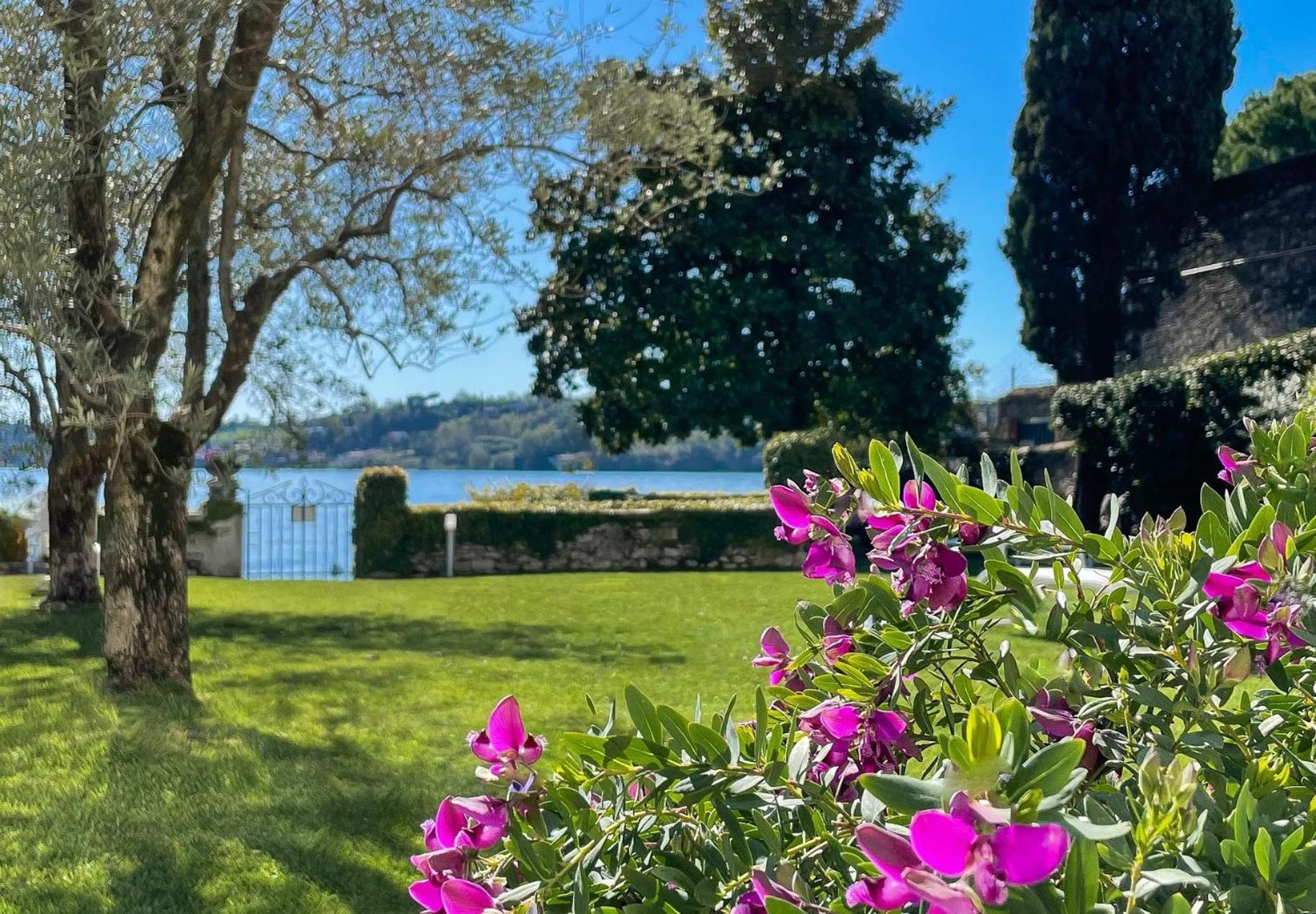 Luxury Lakeside Apartment Right On The Water Salò Екстериор снимка